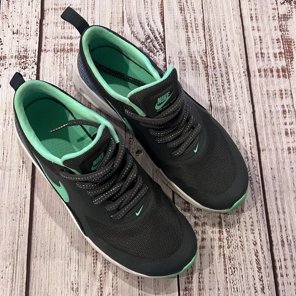 Nike Air Max Tennis Shoes - Picture 2 of 11